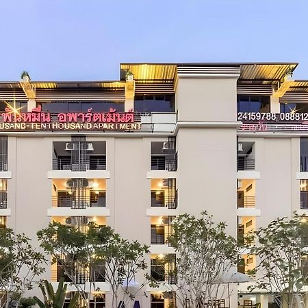 Thousand-Ten Thousand Hotel Банкок Екстериор снимка