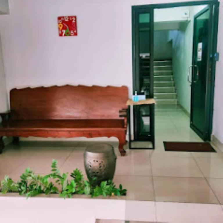 Thousand-Ten Thousand Hotel Банкок Екстериор снимка