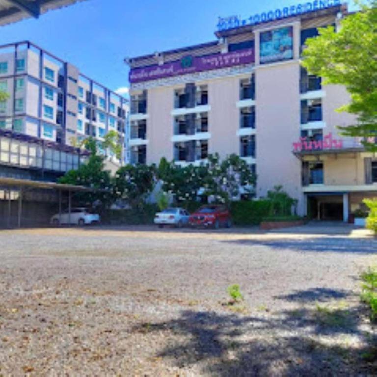 Thousand-Ten Thousand Hotel Банкок Екстериор снимка